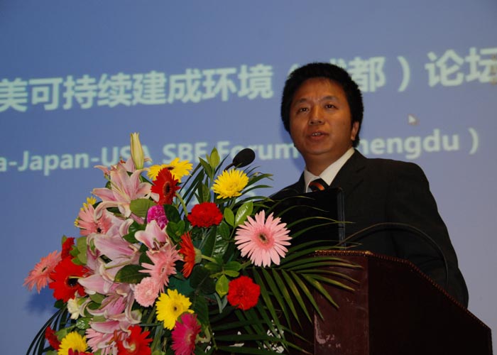 国际处邱延峻处长代表陈春阳校长致欢迎词