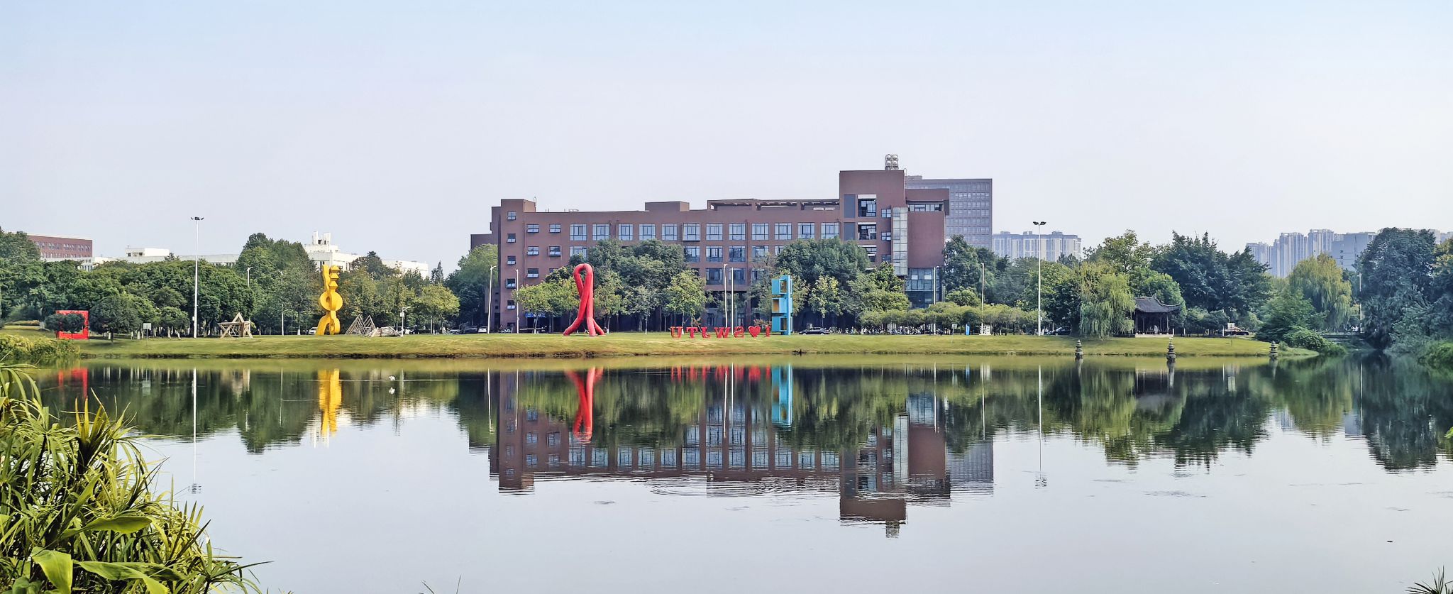 建筑策划助力“好房子、好小区、好社区、好城区”建设学术论坛在18comic
隆重召开